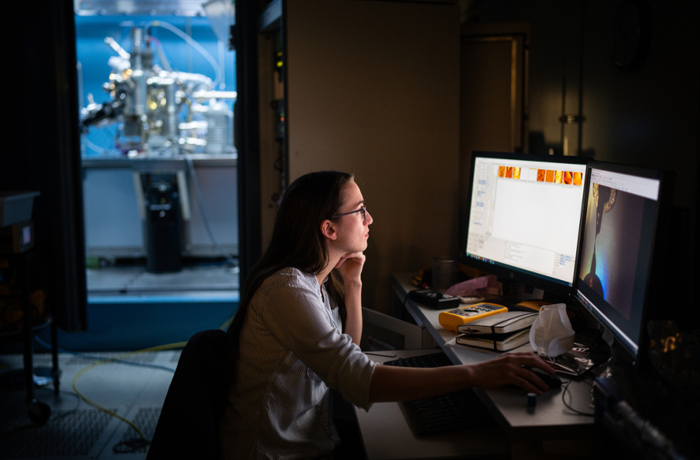 Postdoctoral researcher Caitlin McCowan inspects pieces of silicon at the atomic level. She uses a scanning tunneling microscope to spot imperfections as part of a quantum research project at Sandia National Laboratories. (Photo by Craig Fritz) 